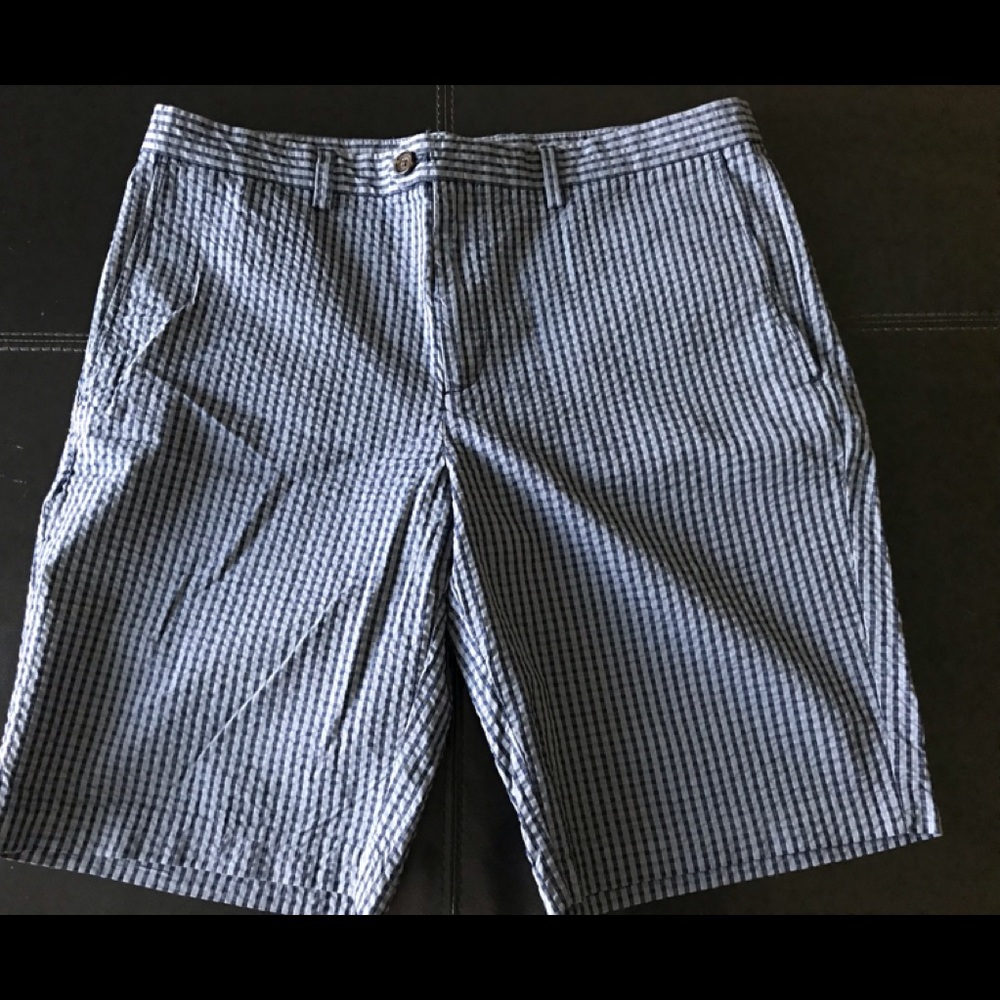 Banana Republic 9” Aiden Shorts